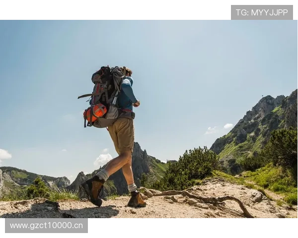 《初学者登山全攻略从装备选择到安全技巧助你轻松踏上山巅》